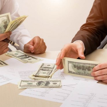 Participação nos Lucros e Resultados (PLR) e Comissões em Macaé